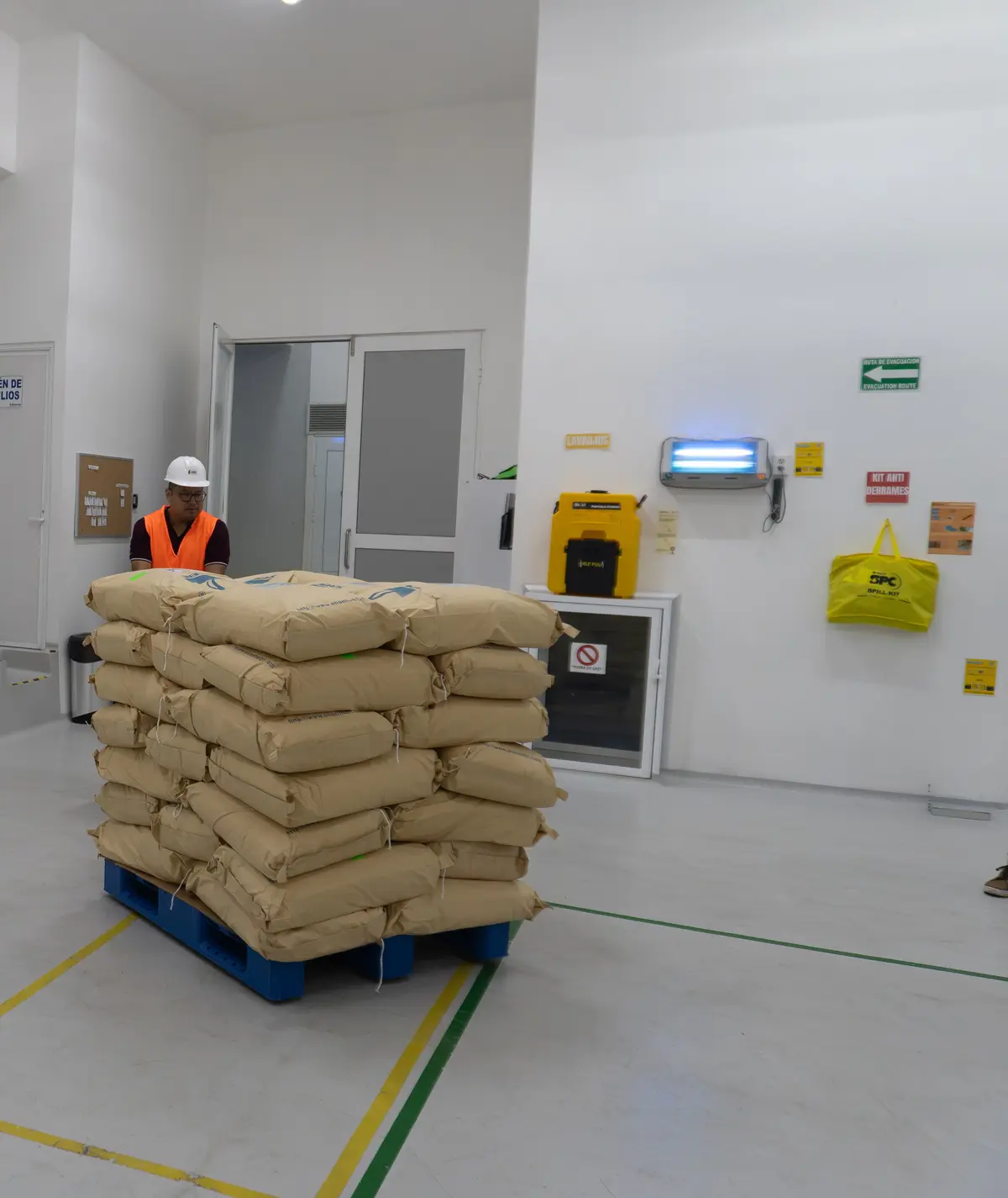 Operación de materiales en las instalaciones de DIFARME